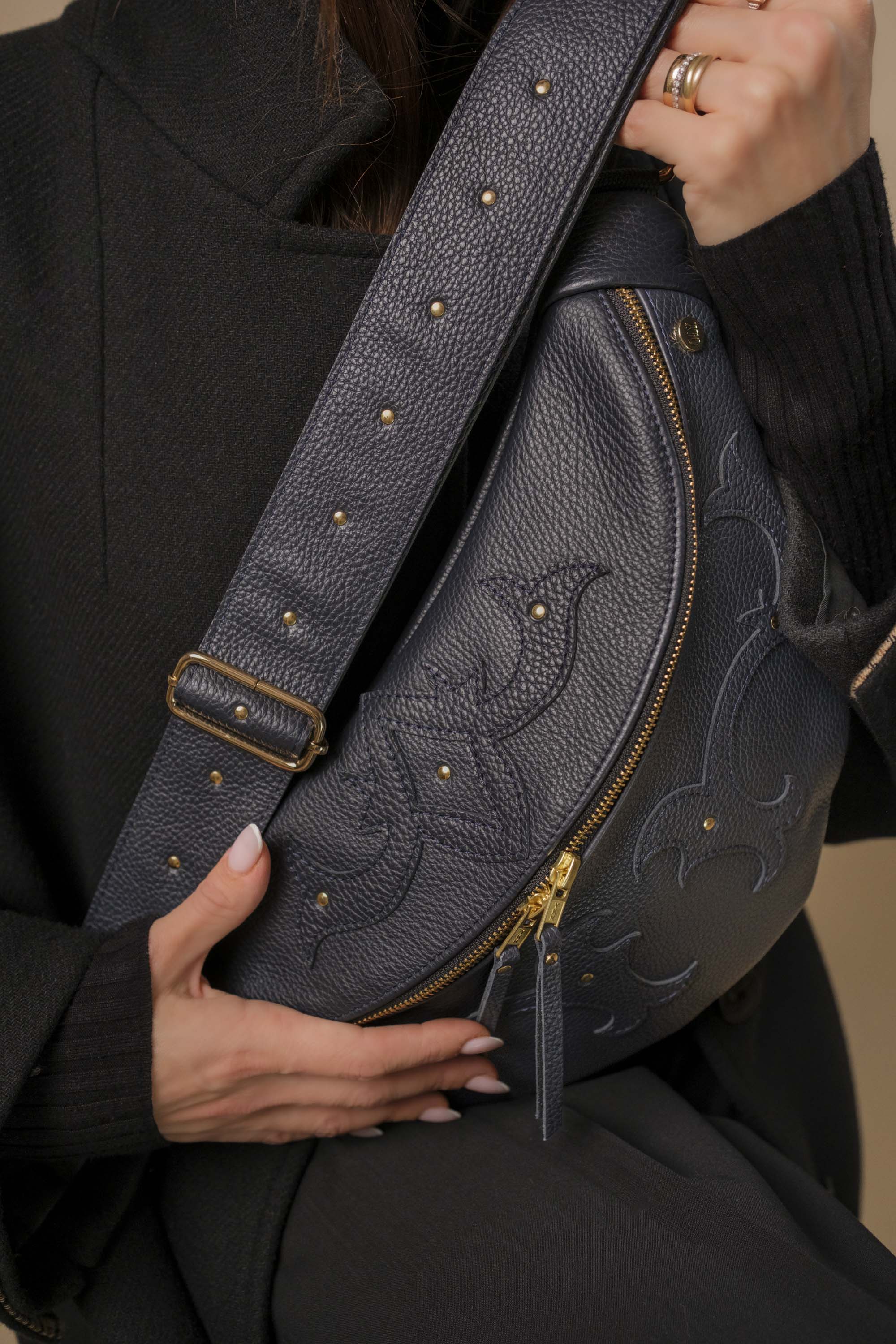 Banane Calamity Cuir Grainé Bleu Nuit