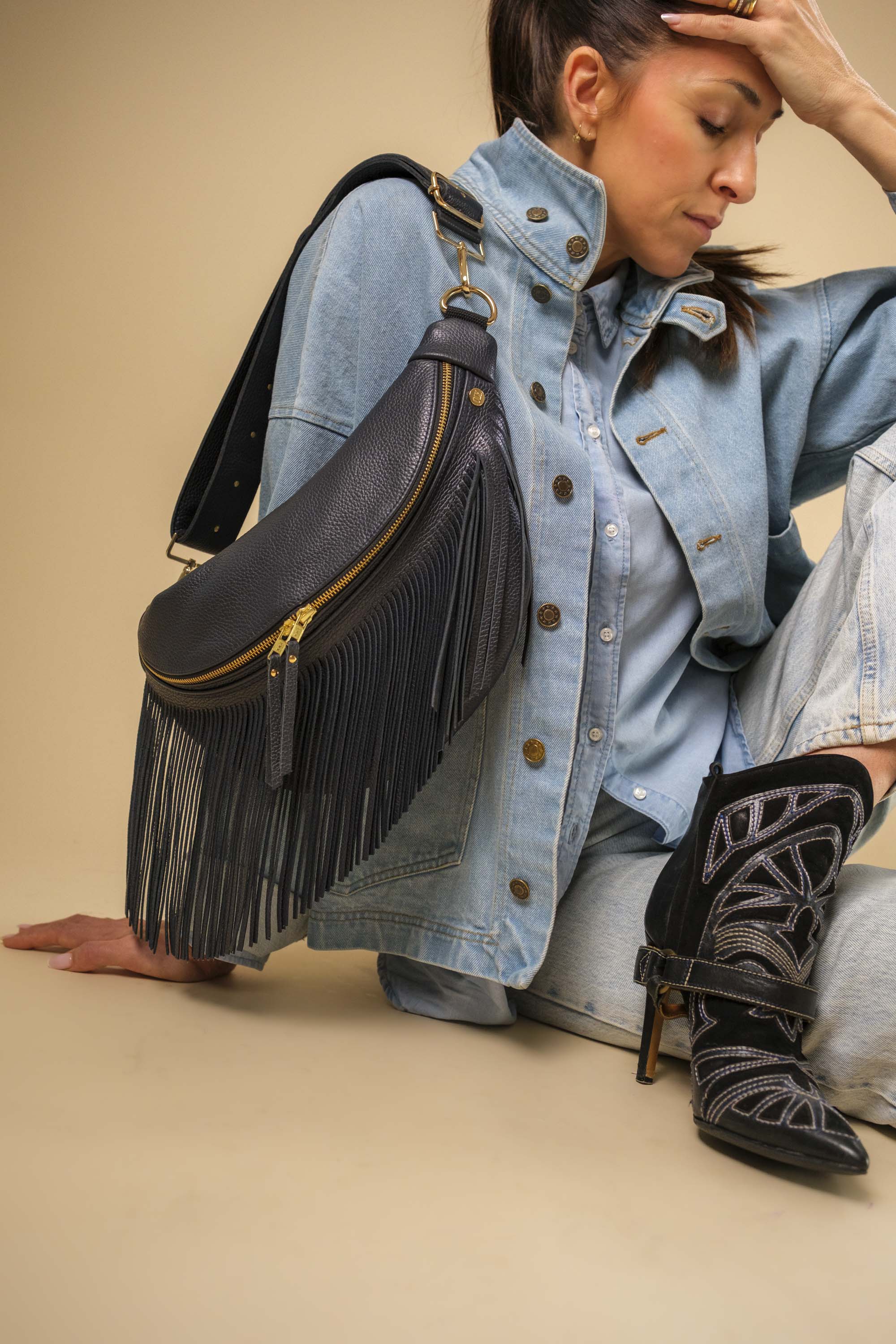 Banane à Frange Cuir Grainé Bleu Nuit