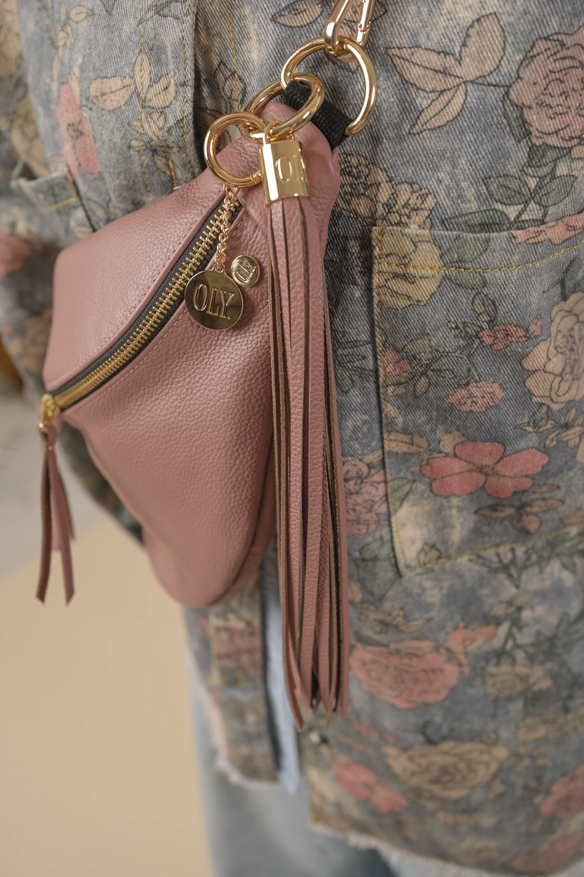 Banane Simple Cuir Grainé Bois de Rose (avec Pompon)