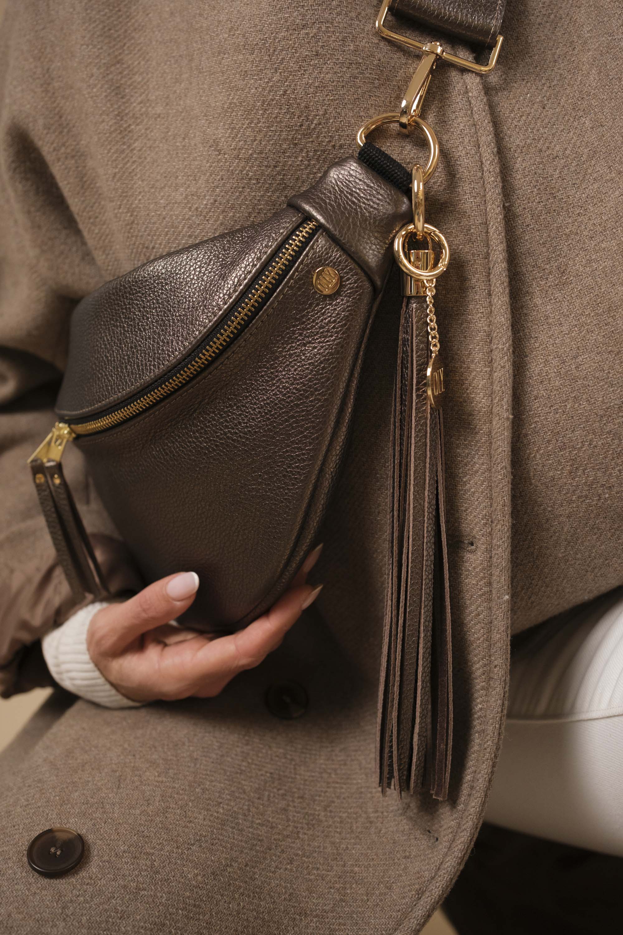 Banane Simple Cuir Grainé Bronzo (avec Pompon)