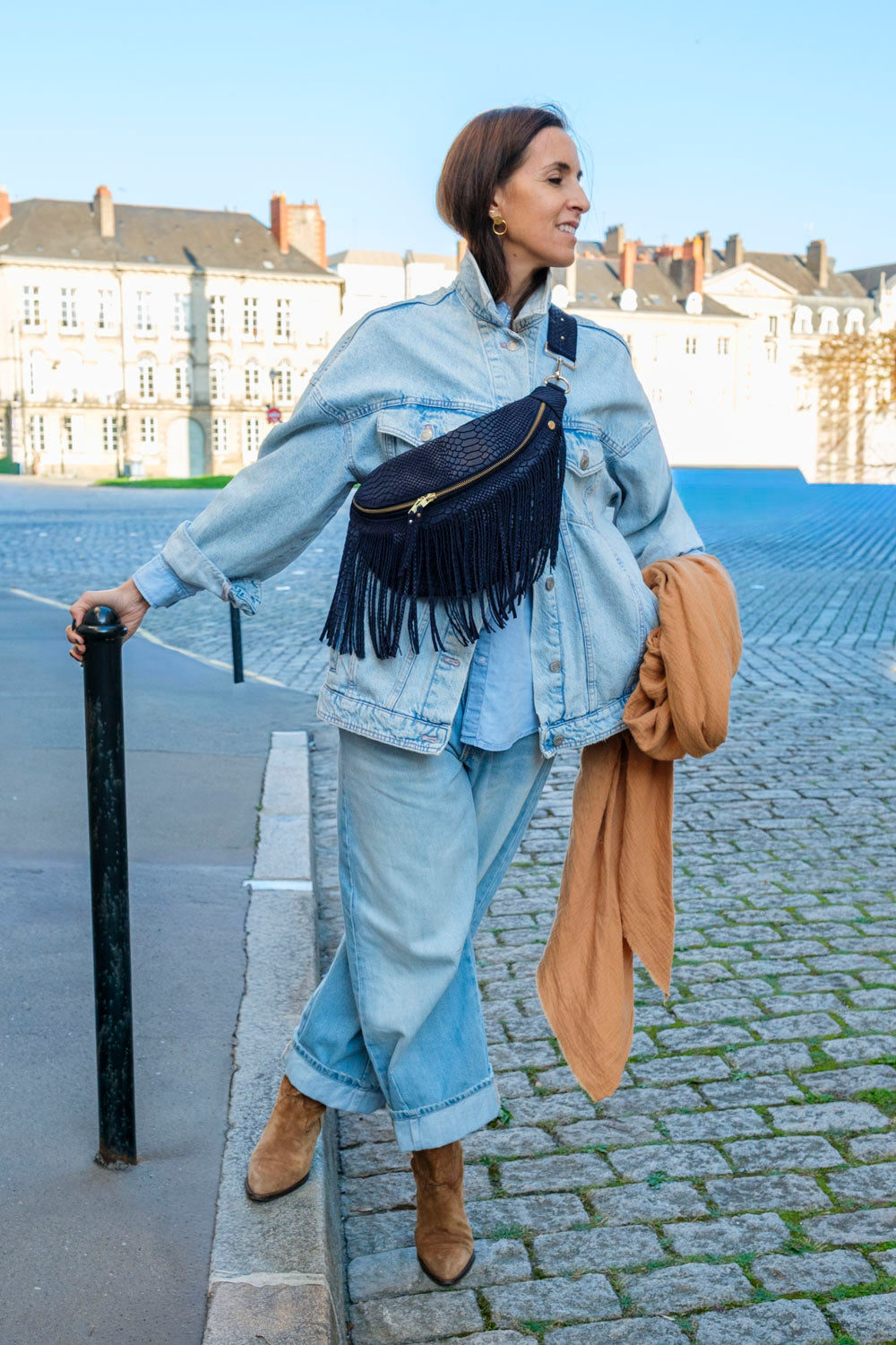 Banane Cuir Embossé Frange Bleu Nuit