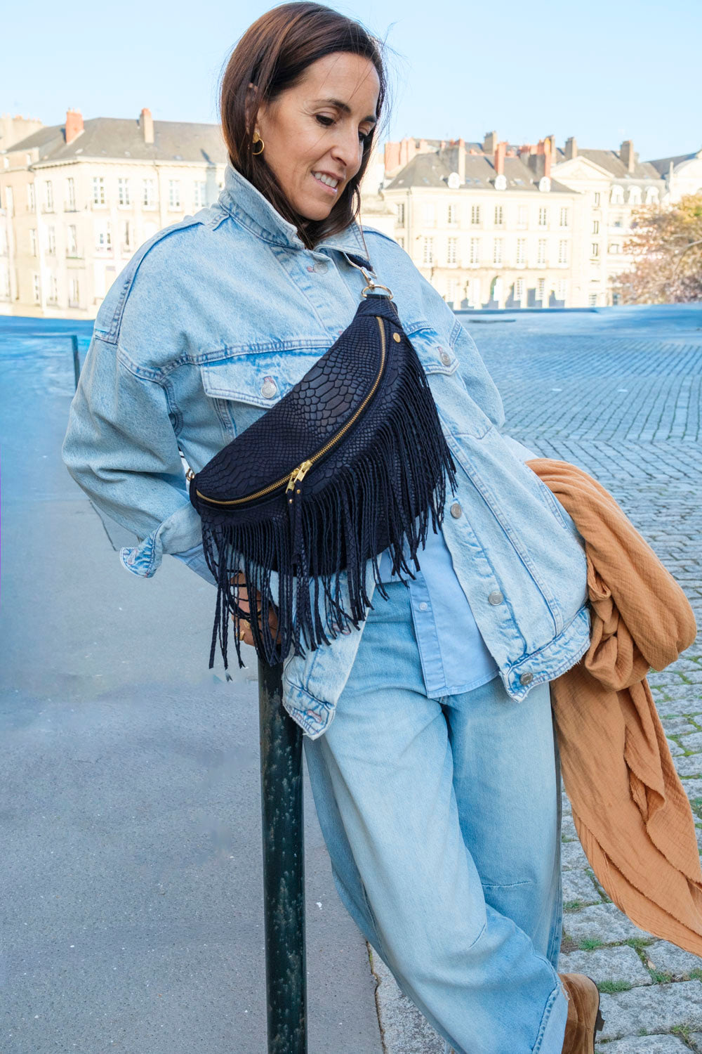 Banane Cuir Embossé Frange Bleu Nuit