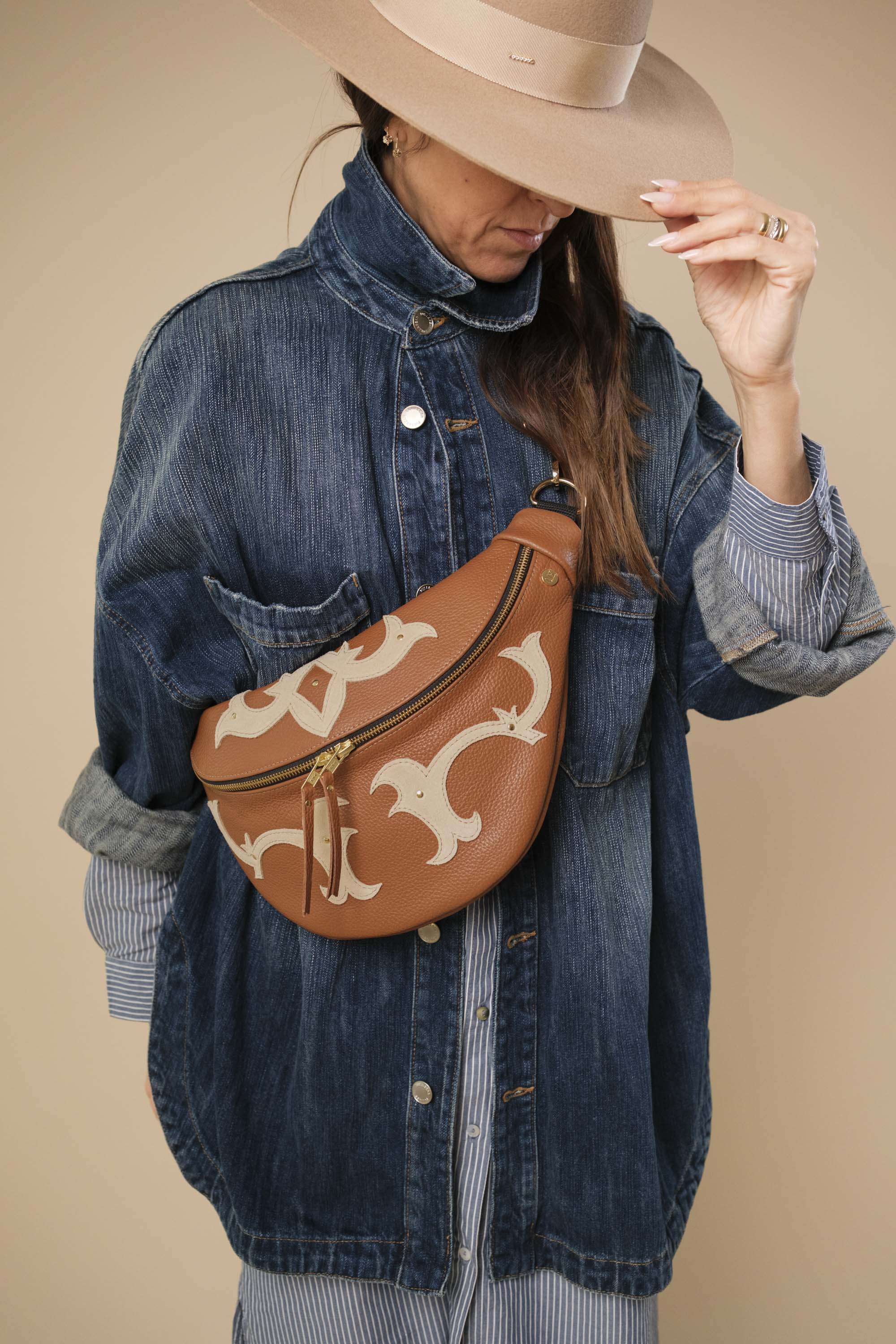 Banane Calamity Double Trouble Cuir Grainé Caramel & Daim Coquille