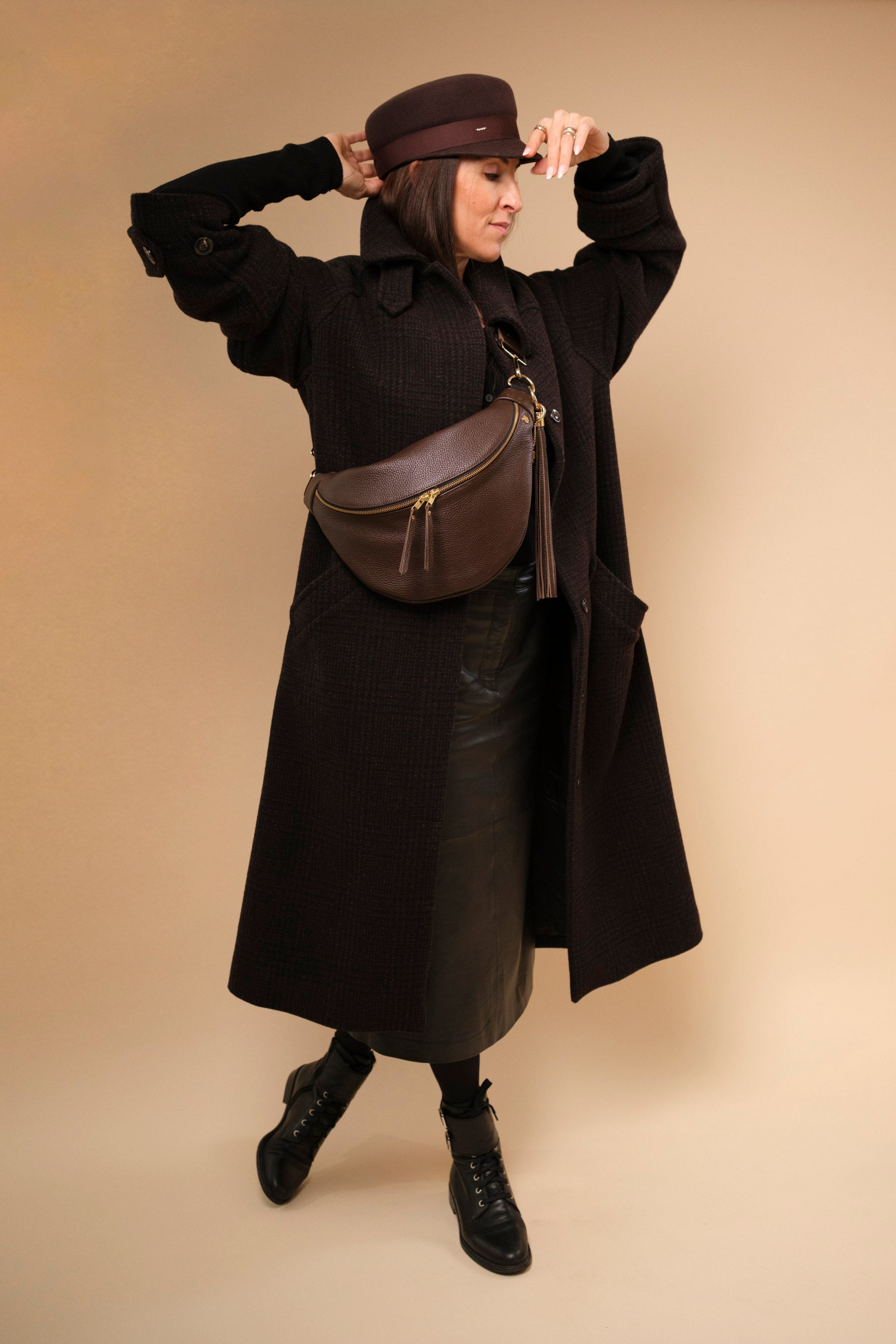 Banane Simple Cuir Grainé Choco (avec Pompon)