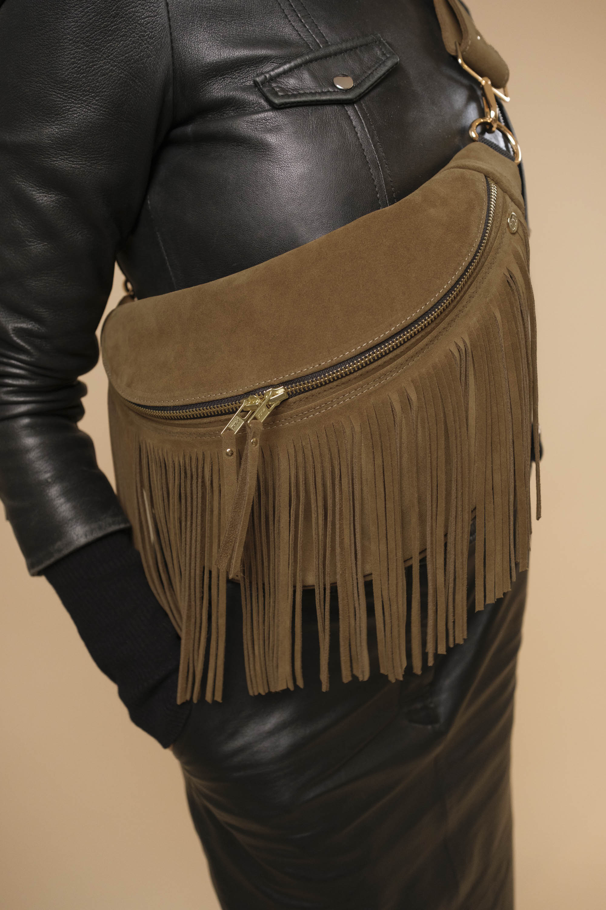 Banane à Frange Cuir Daim Havane