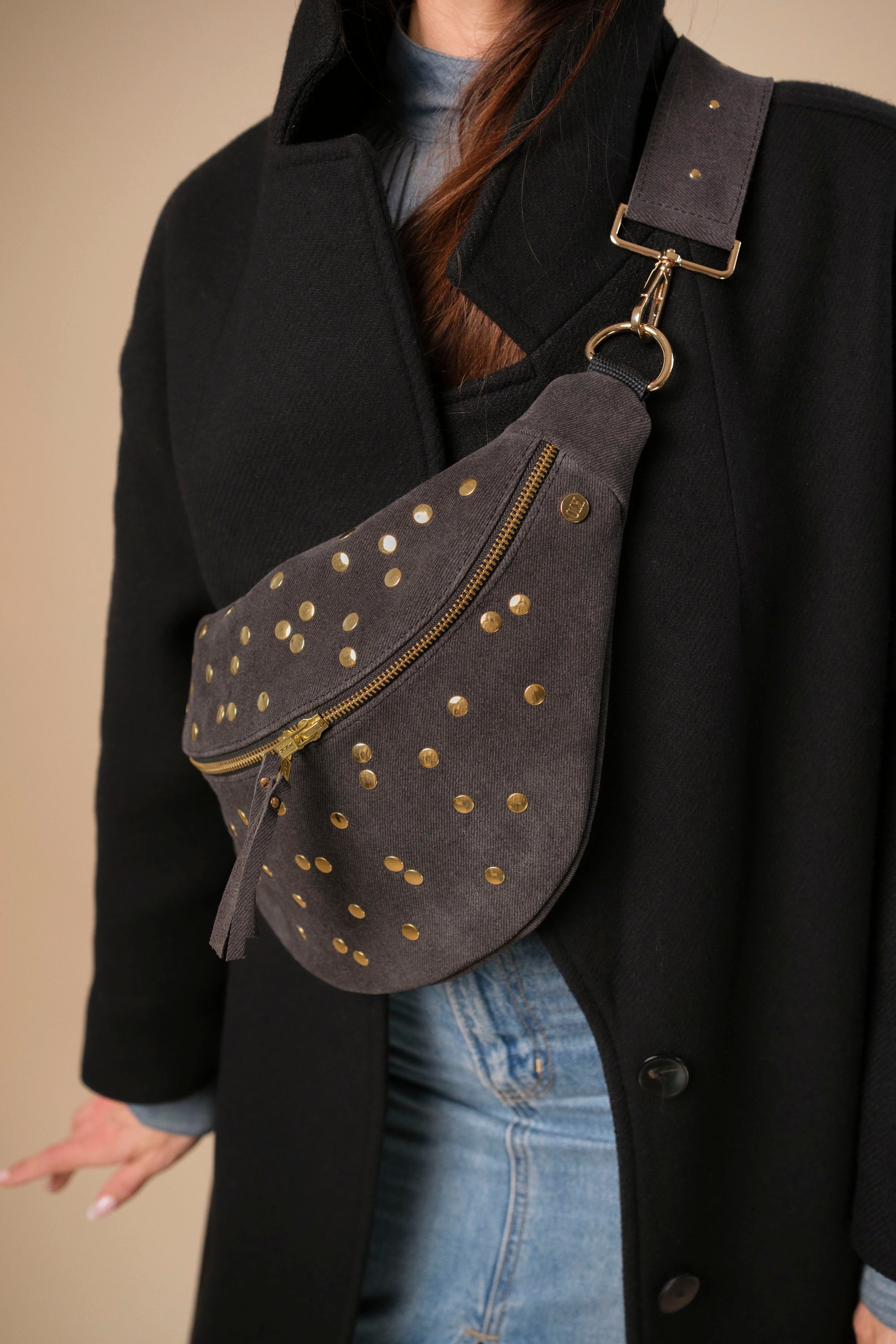 Banane Dotty Cuir Daim Embossé Jean Gris