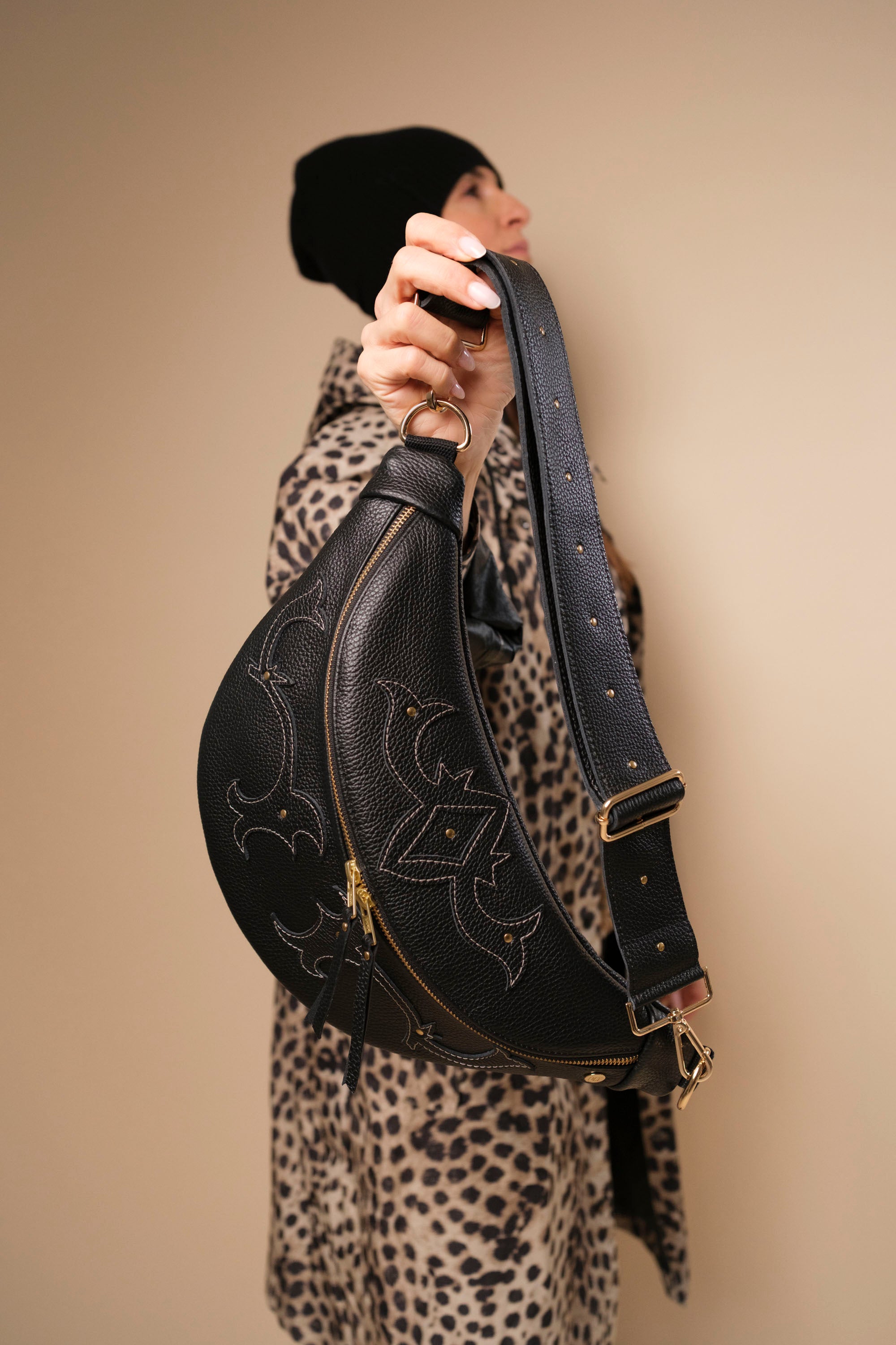 Banane Calamity Cuir Grainé Noir