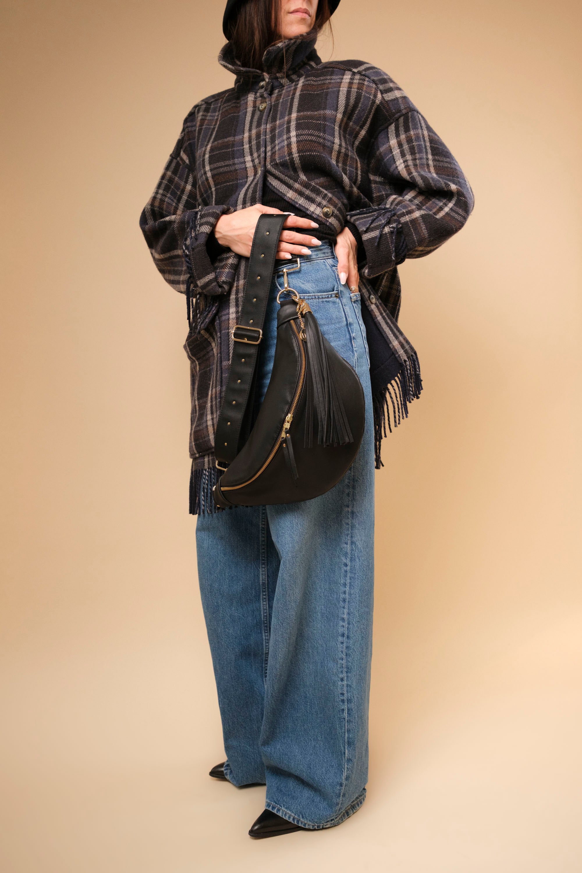 Banane Simple Cuir Lisse Noir (avec Pompon)