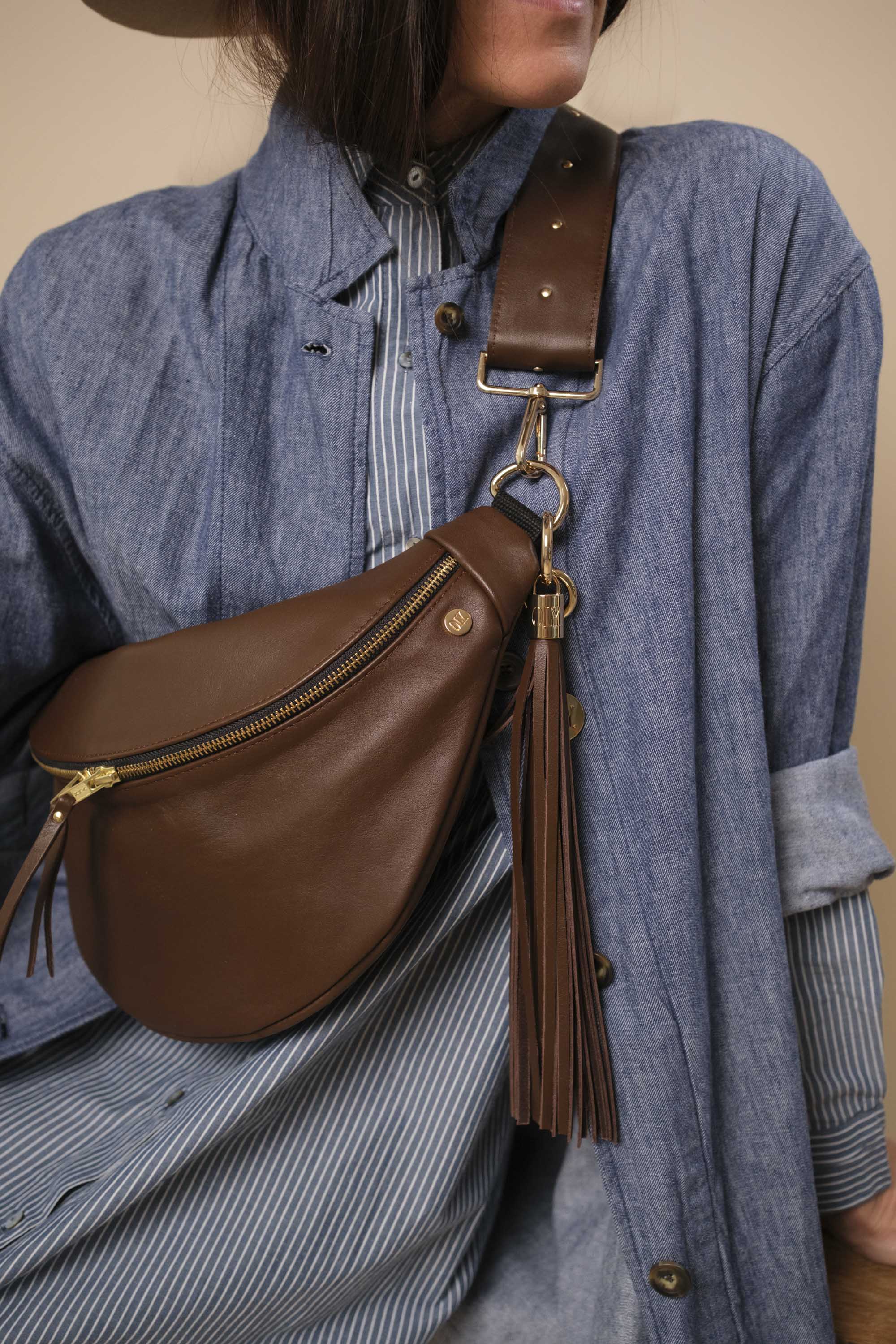 Banane Simple Cuir Lisse Praliné (avec Pompon)