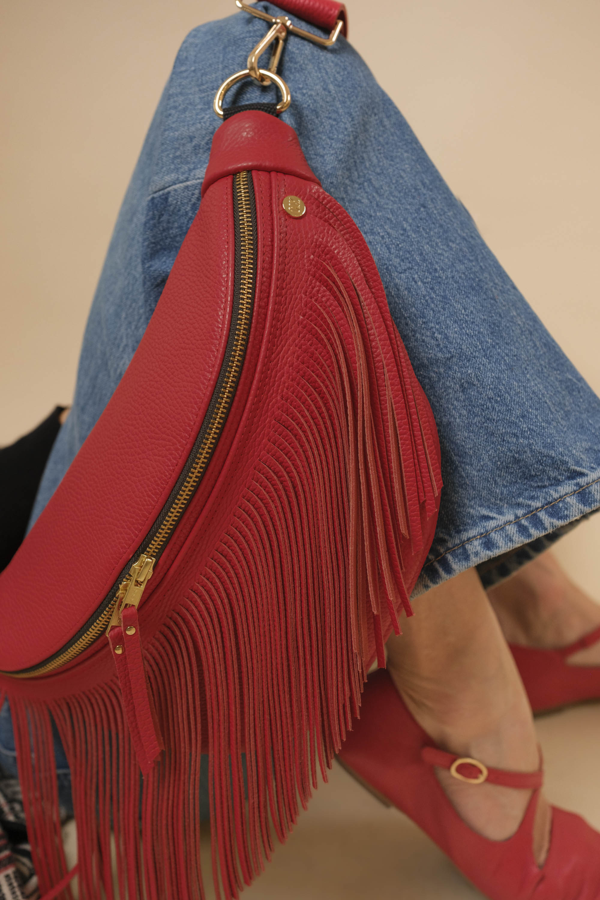 Banane à Frange Cuir Grainé Rouge