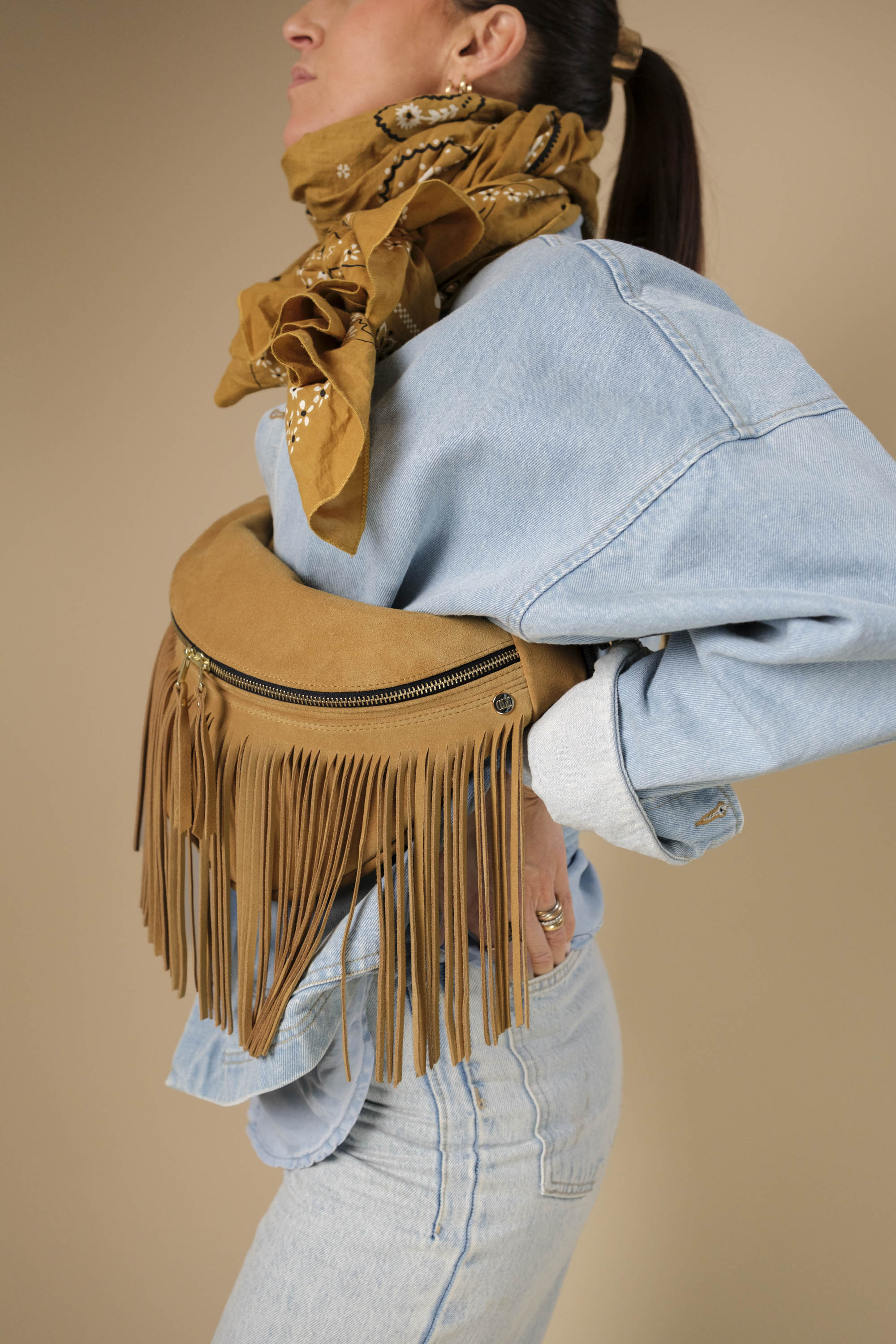 Banane à Frange Cuir Daim Safran