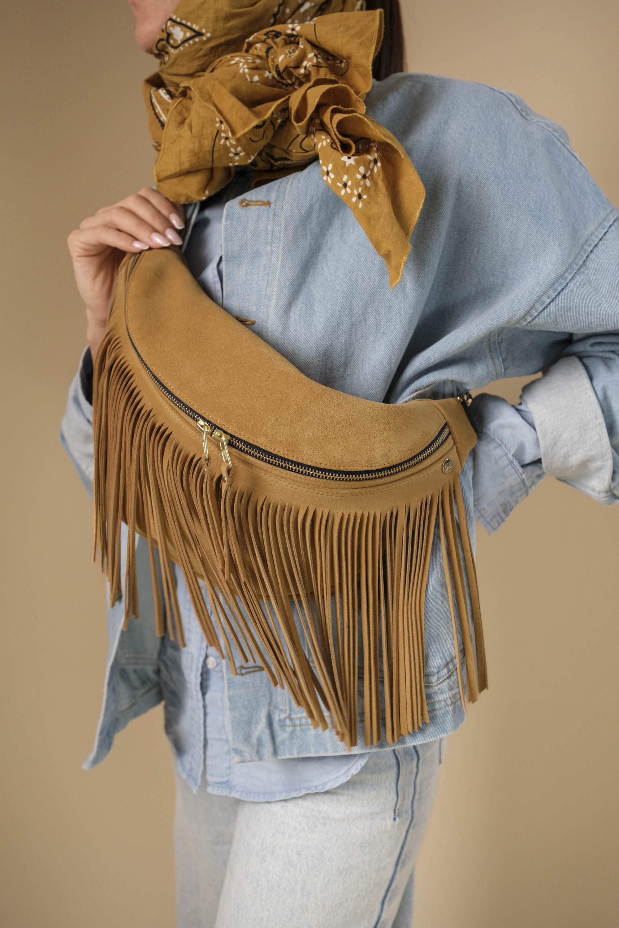 Banane à Frange Cuir Daim Safran