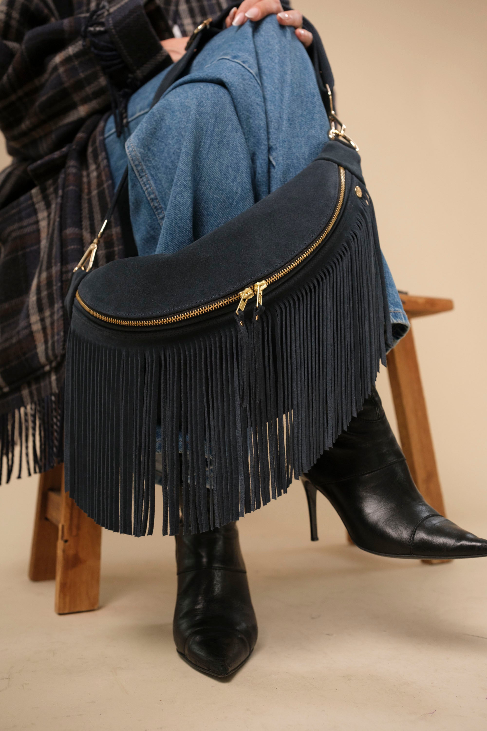 Banane à Frange Cuir Daim Shark