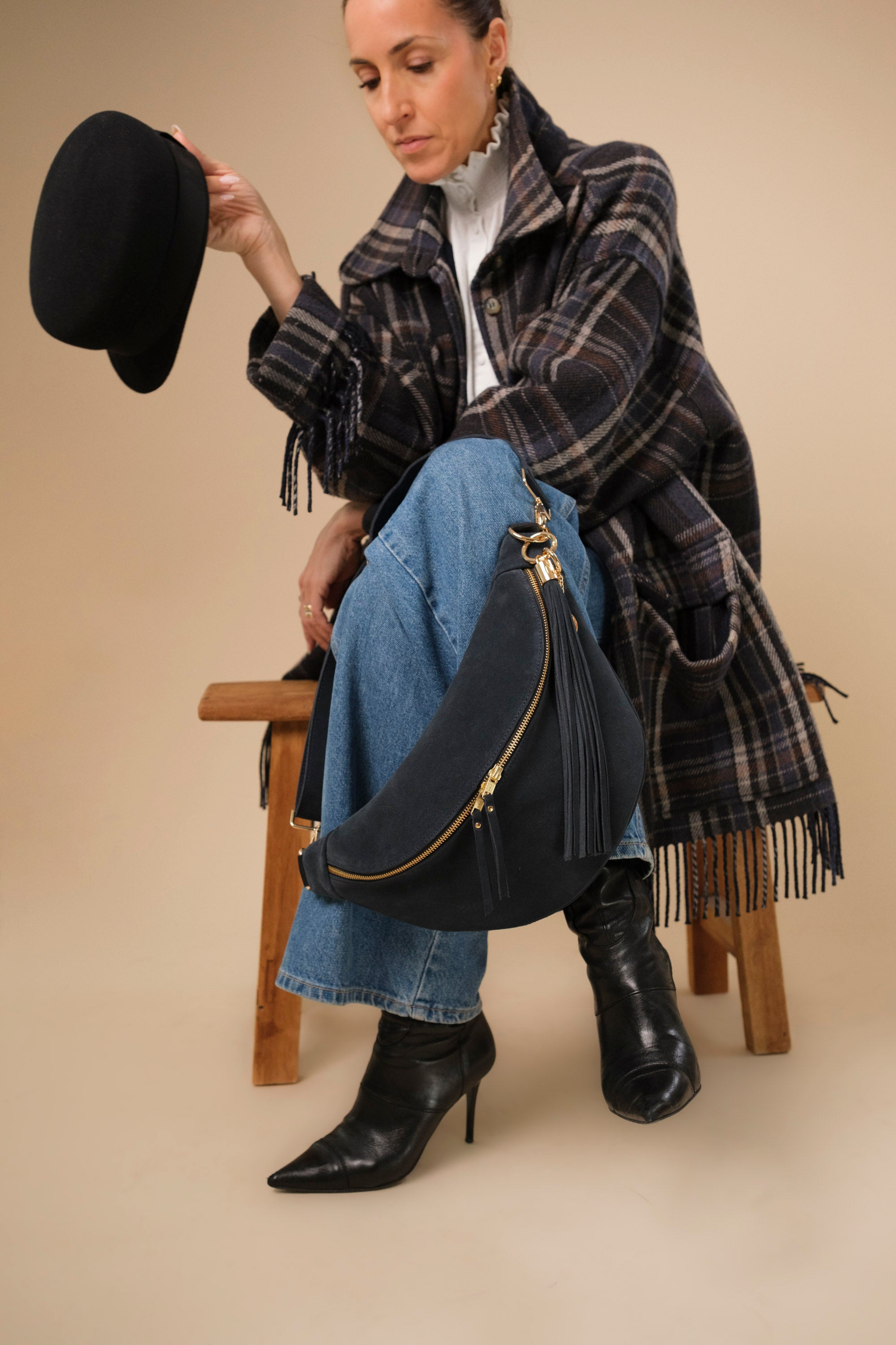 Banane Simple Cuir Daim Shark (avec Pompon)