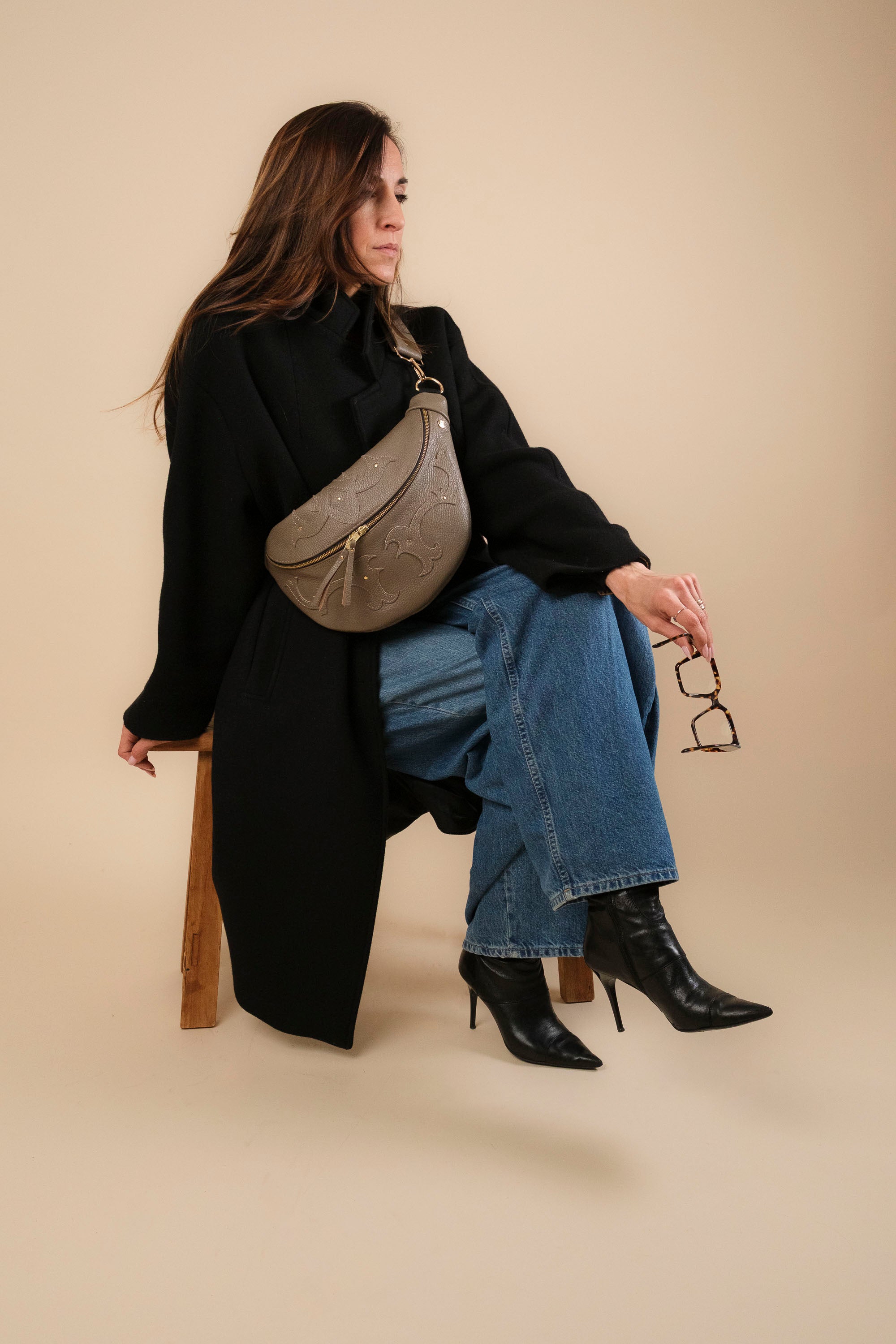 Banane Calamity Cuir Grainé Taupe