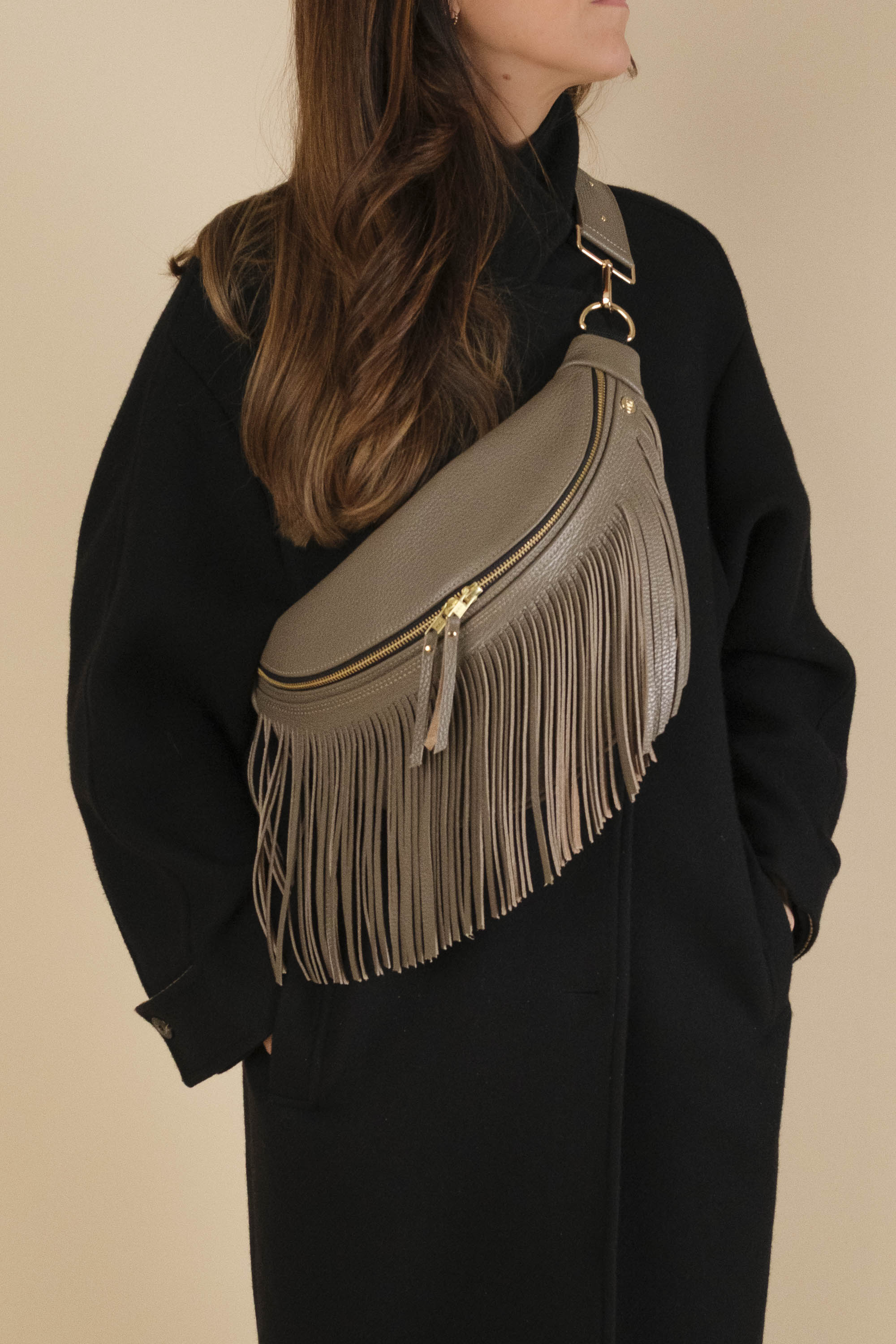 Banane à Frange Cuir Grainé Taupe