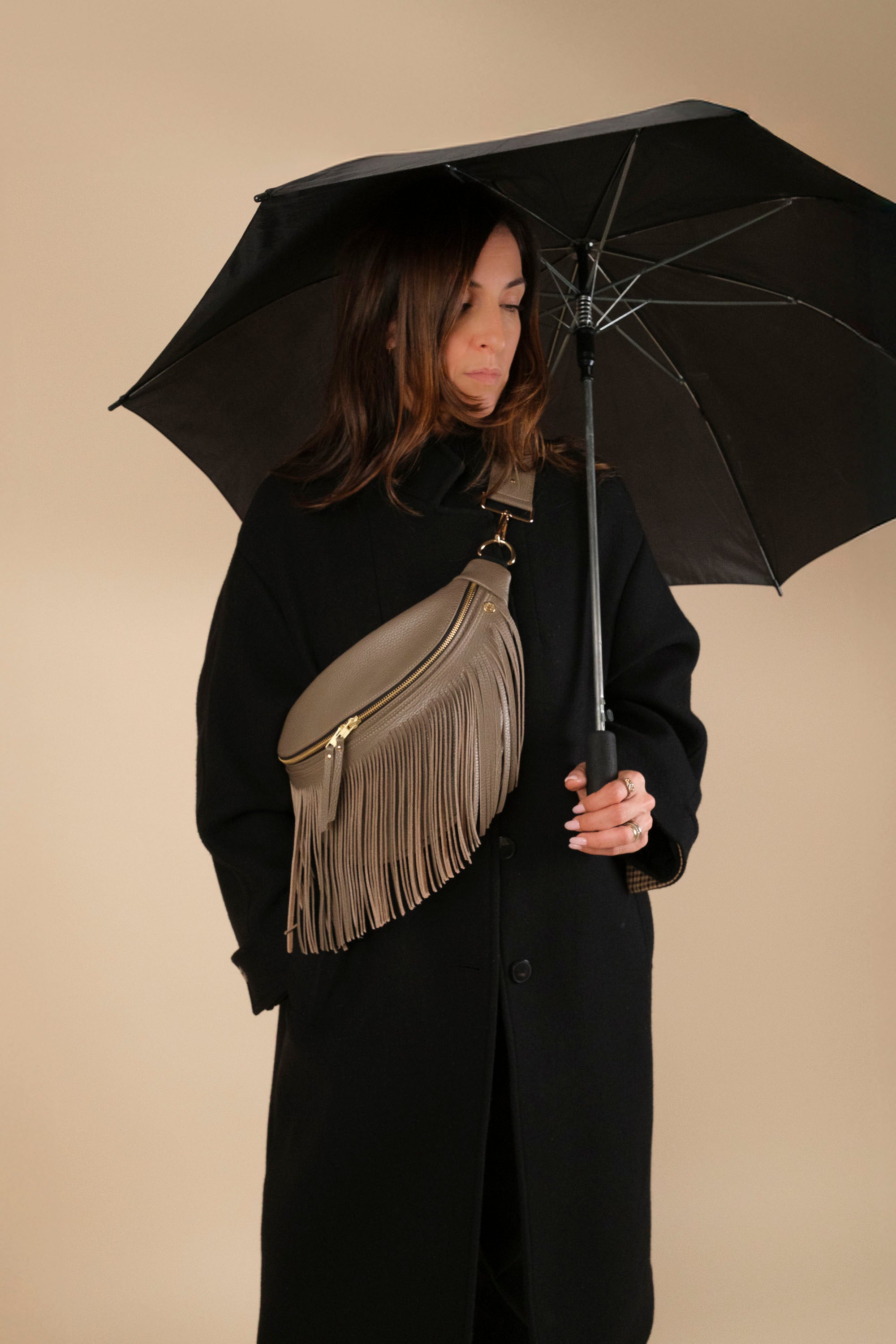 Banane à Frange Cuir Grainé Taupe