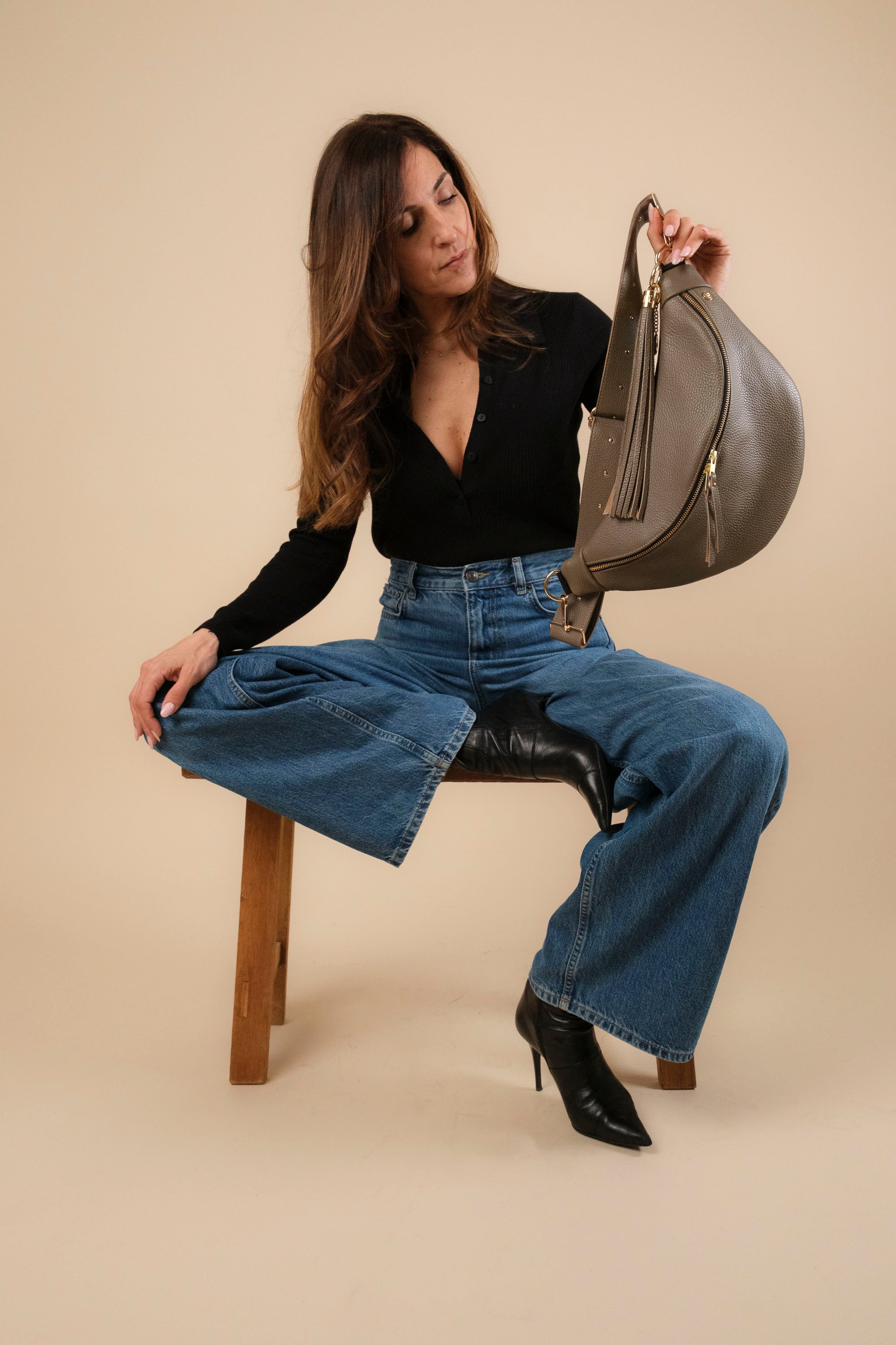 Banane Simple Cuir Grainé Taupe (avec Pompon)