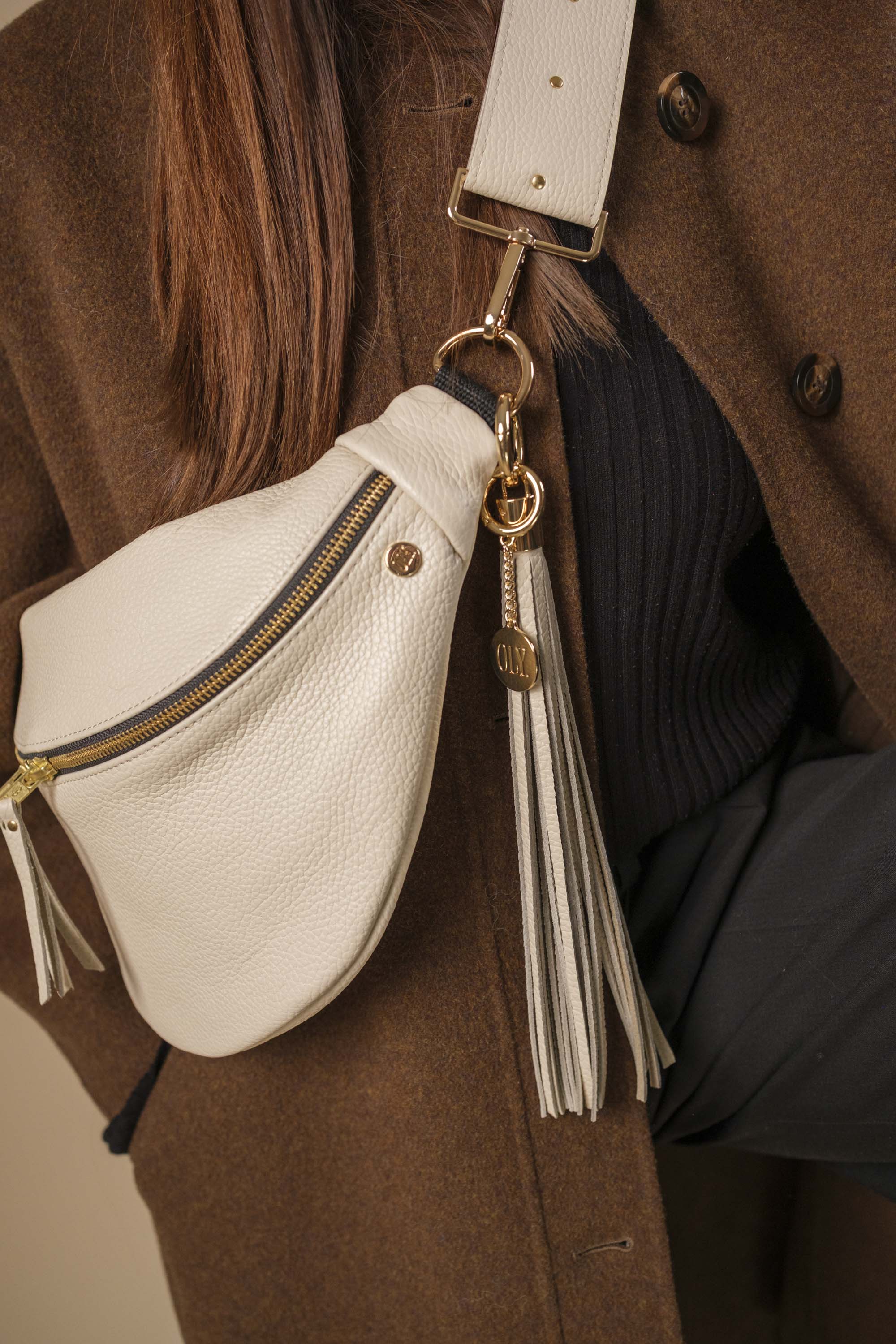 Banane Simple Cuir Grainé Vanille (avec Pompon)