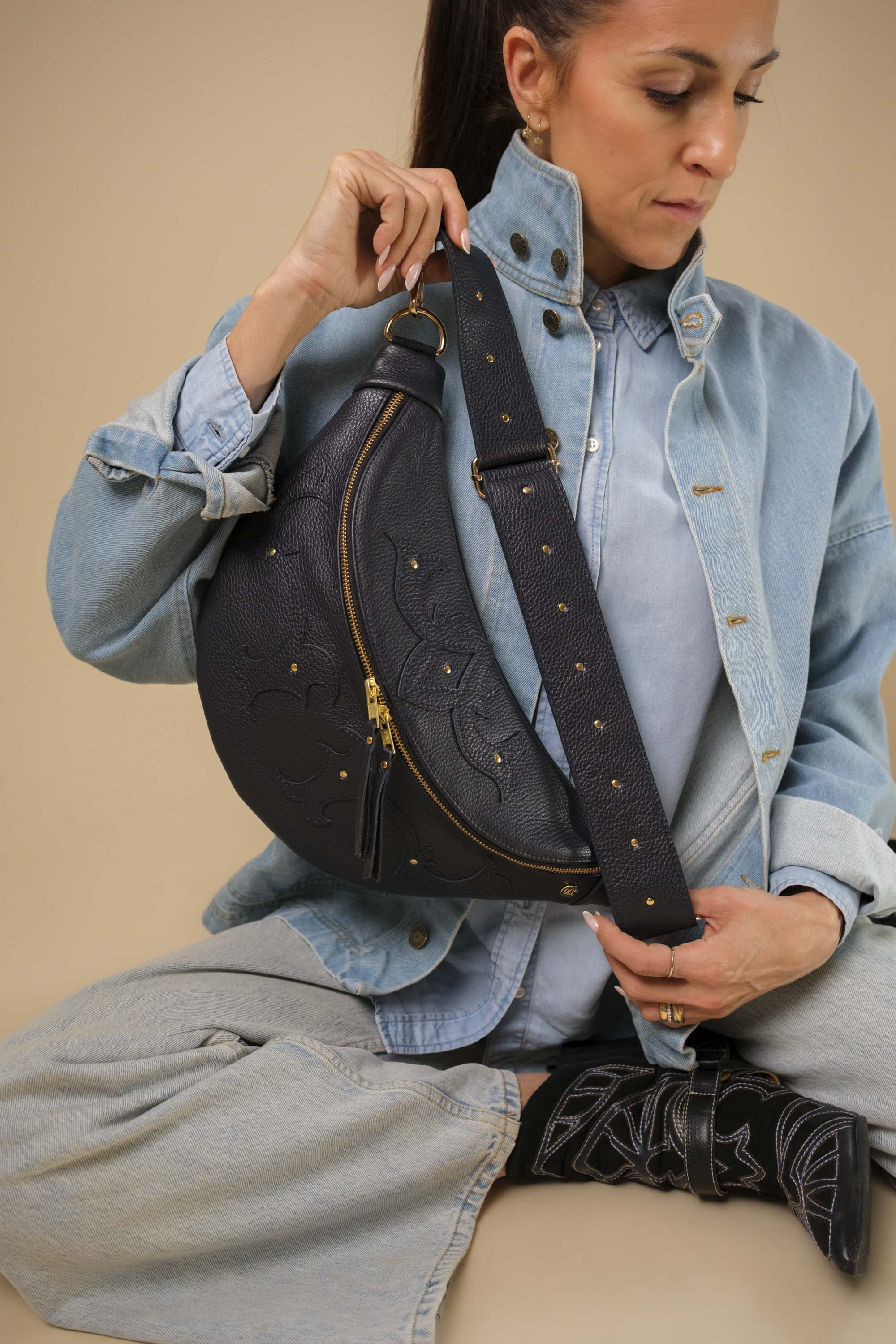 Banane Calamity Cuir Grainé Bleu Nuit