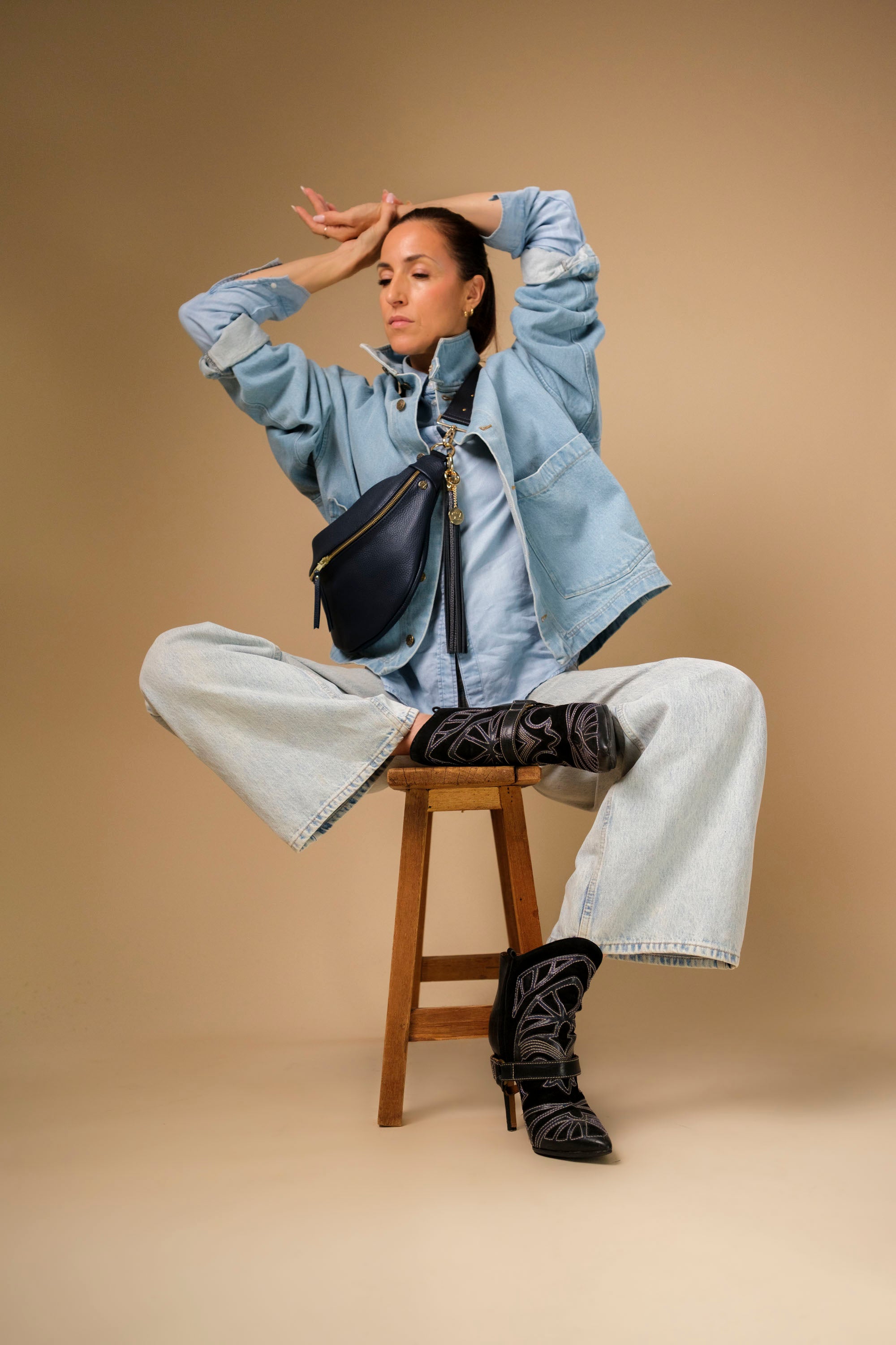 Banane Simple Cuir Grainé Bleu Nuit (avec Pompon)