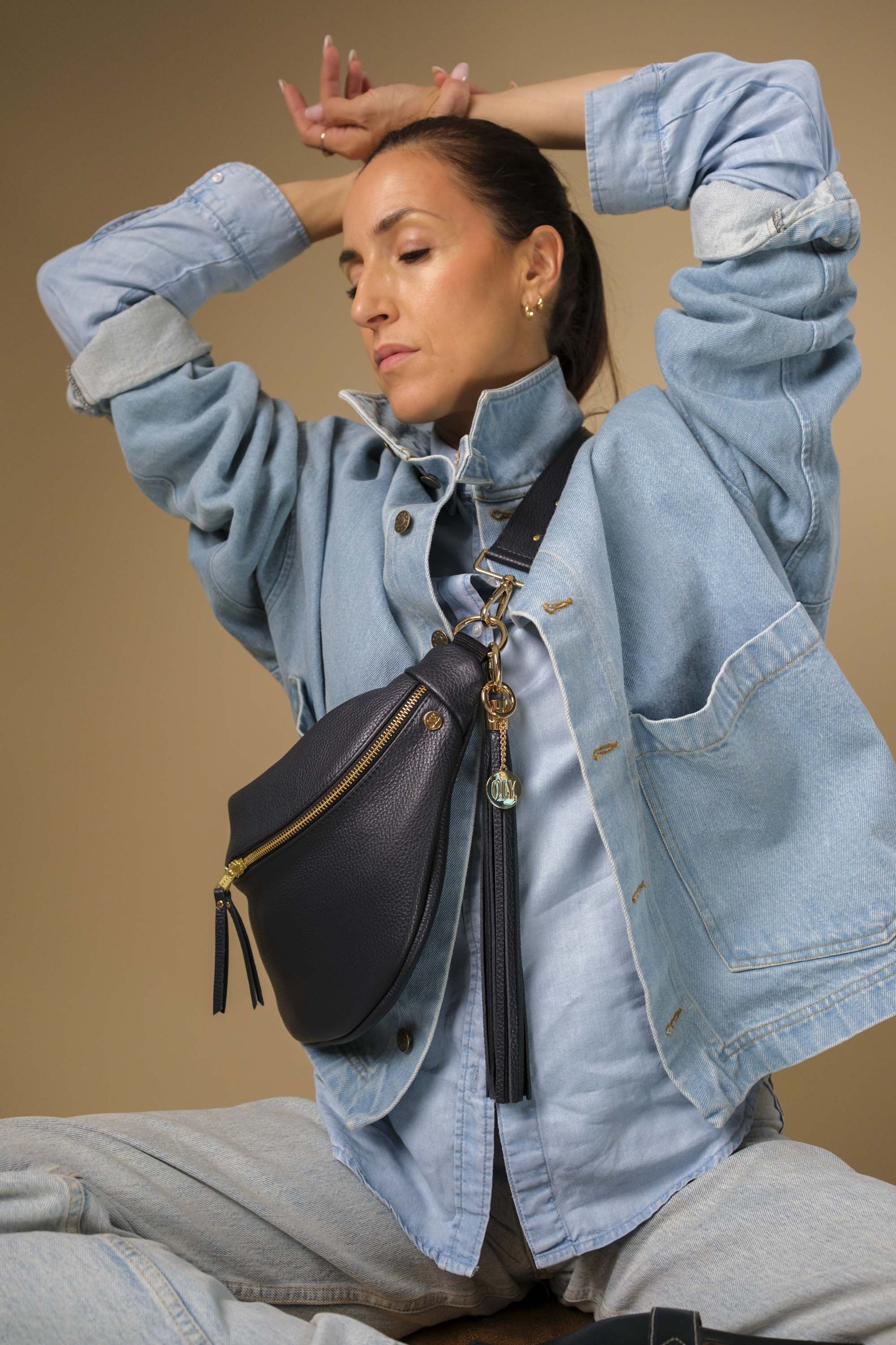 Banane Simple Cuir Grainé Bleu Nuit (avec Pompon)