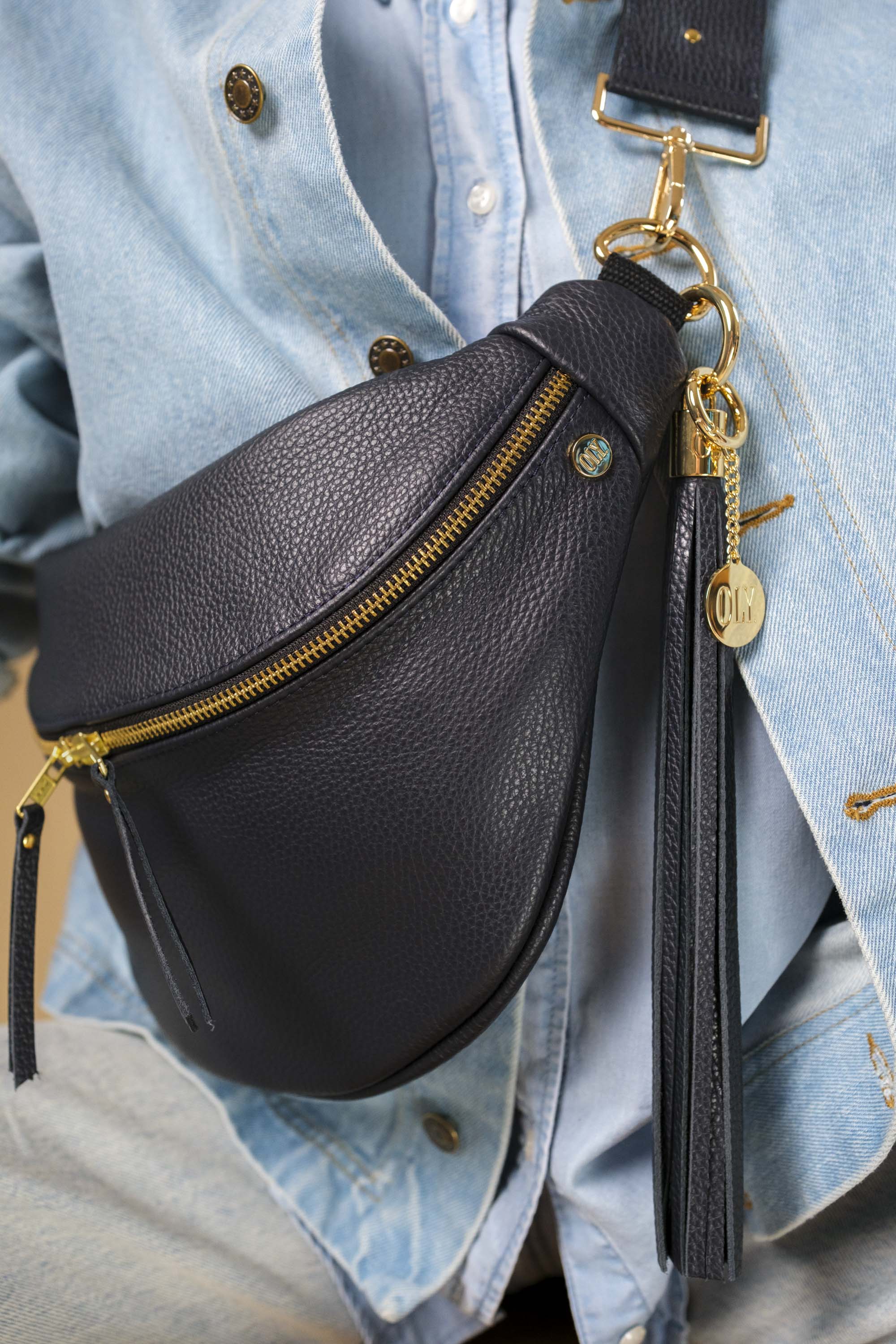 Banane Simple Cuir Grainé Bleu Nuit (avec Pompon)