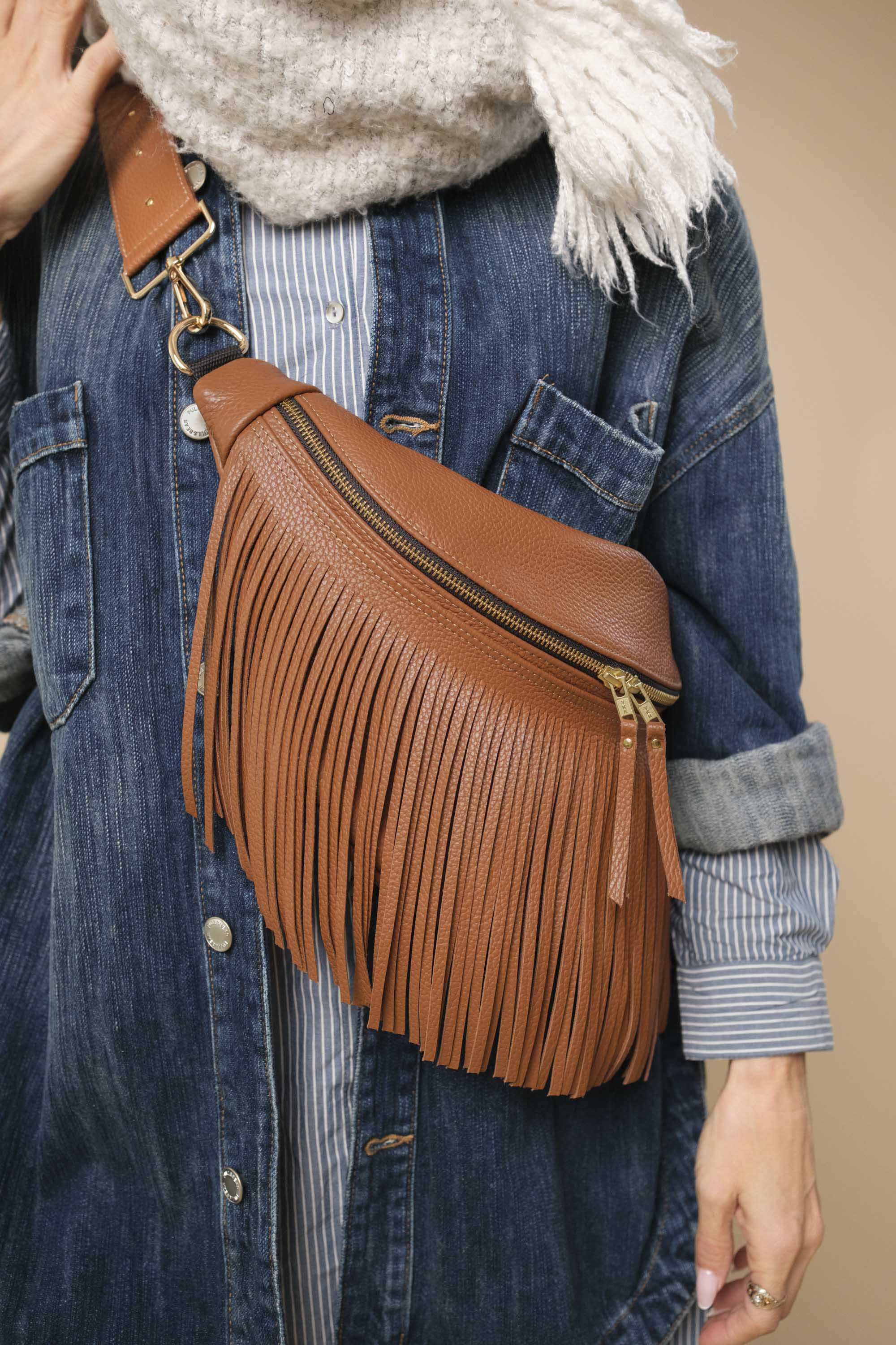 Banane à Frange Cuir Grainé Caramel