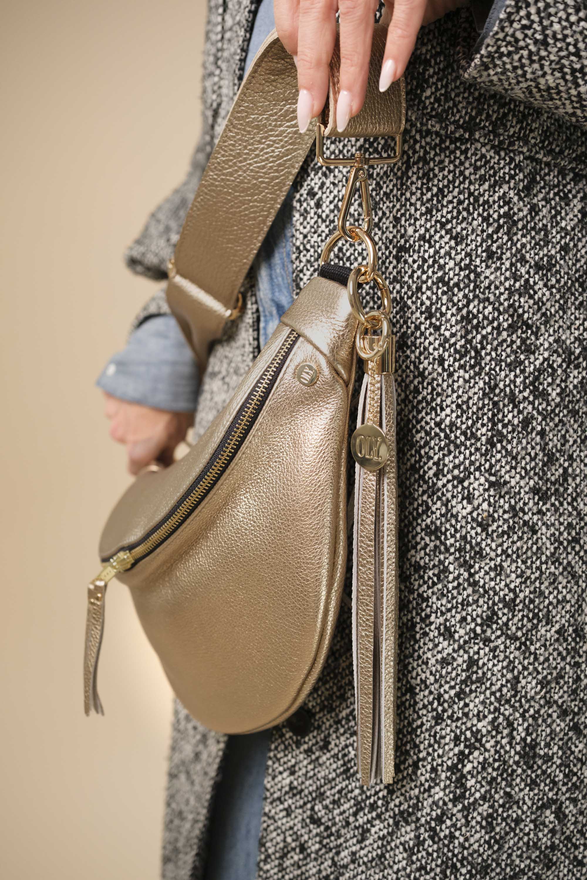 Banane Simple Cuir Grainé Champagne (avec Pompon)