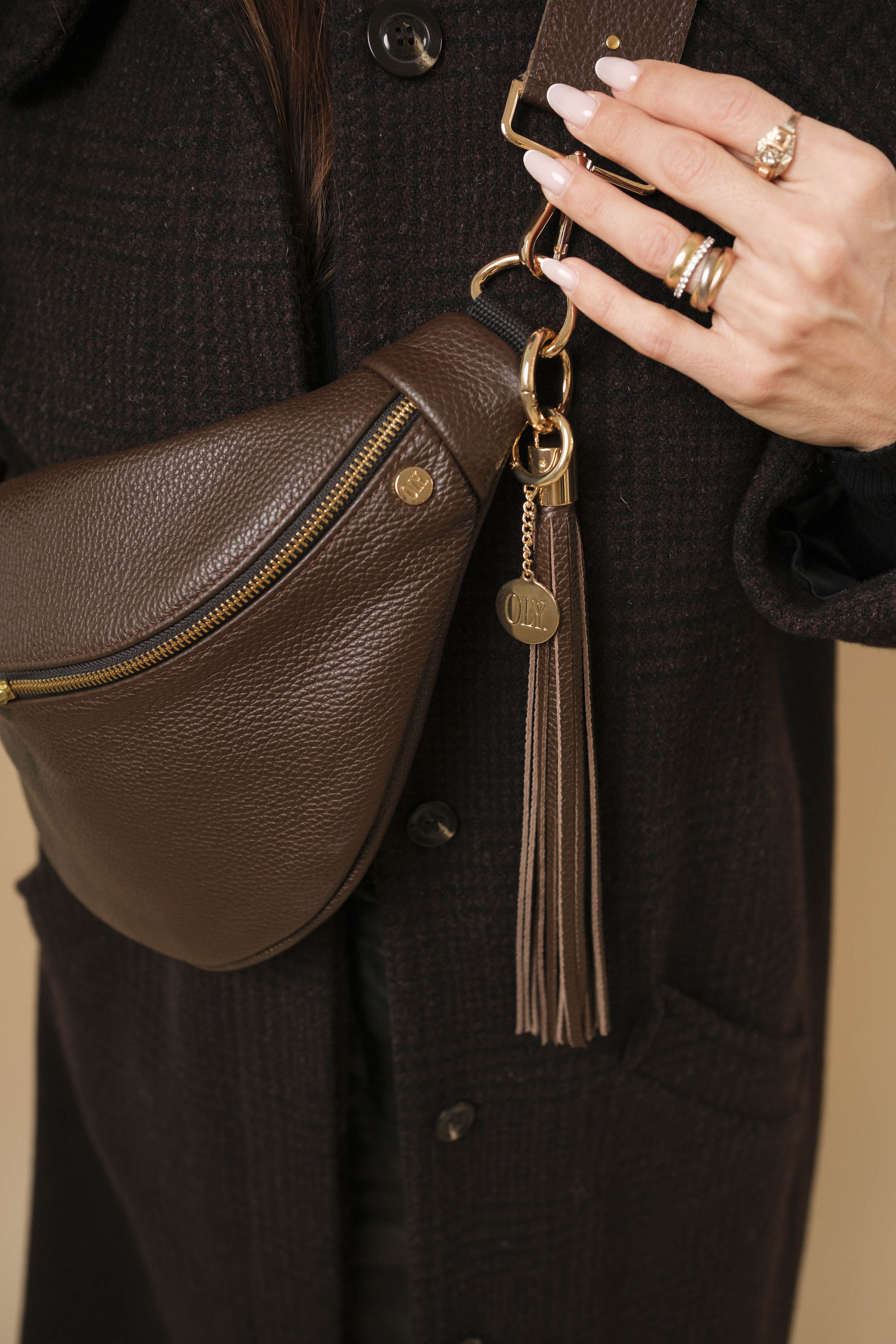 Banane Simple Cuir Grainé Choco (avec Pompon)