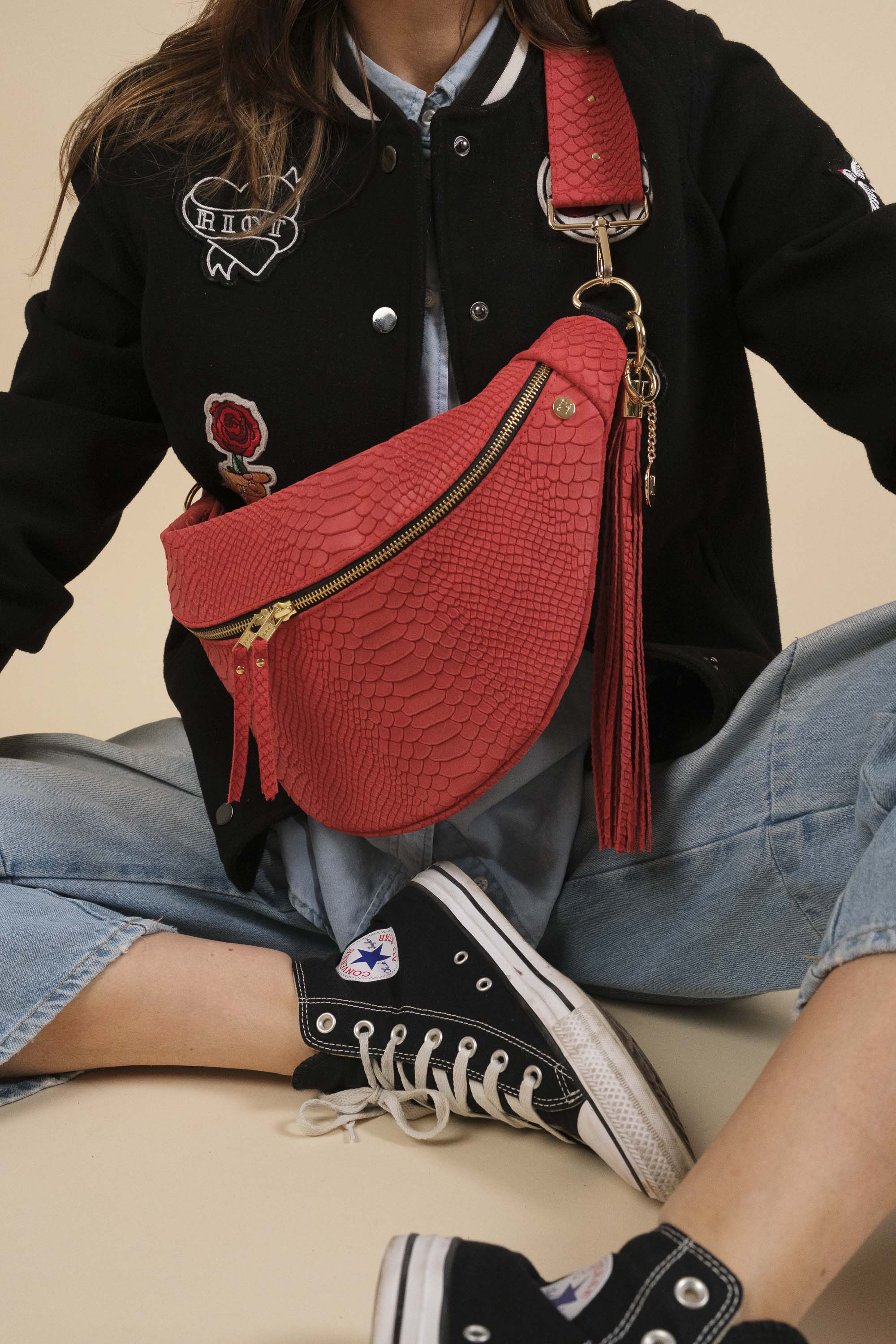 Banane Simple Cuir Embossé Croco Rouge (avec pompon)