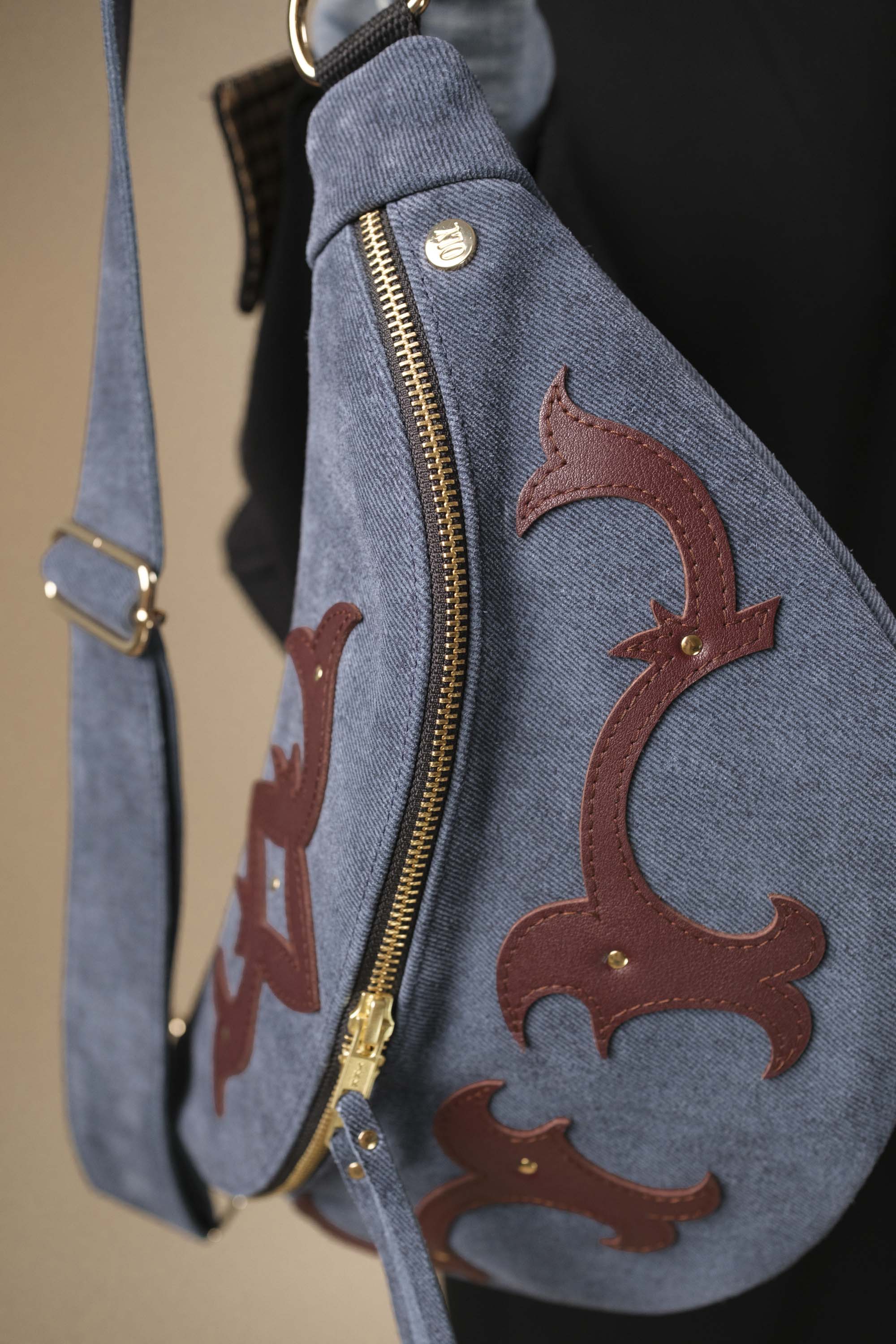 Banane Calamity Double Trouble Cuir Daim Embossé Jean Bleu & Wine