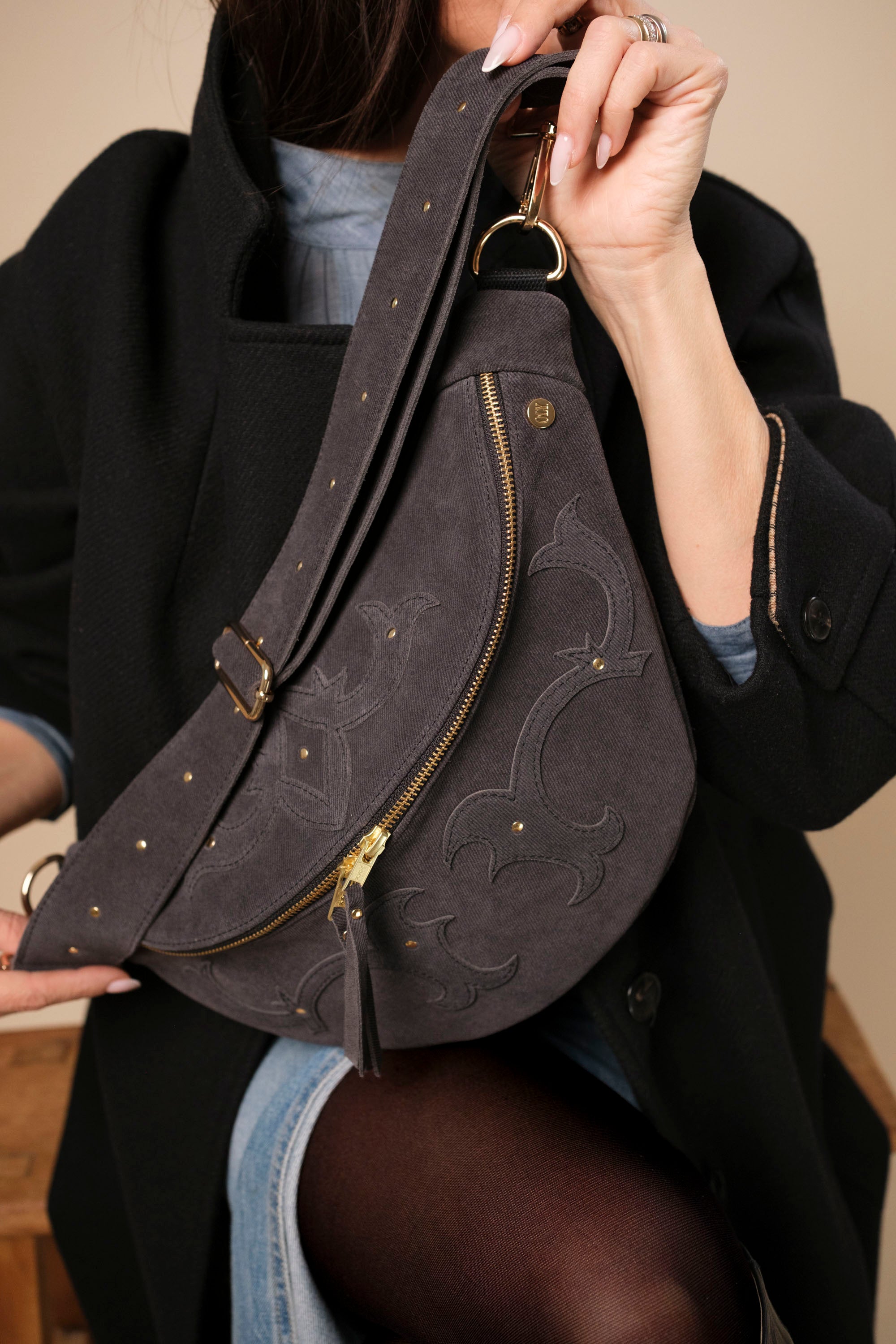 Banane Calamity Cuir Daim Embossé Jean Gris