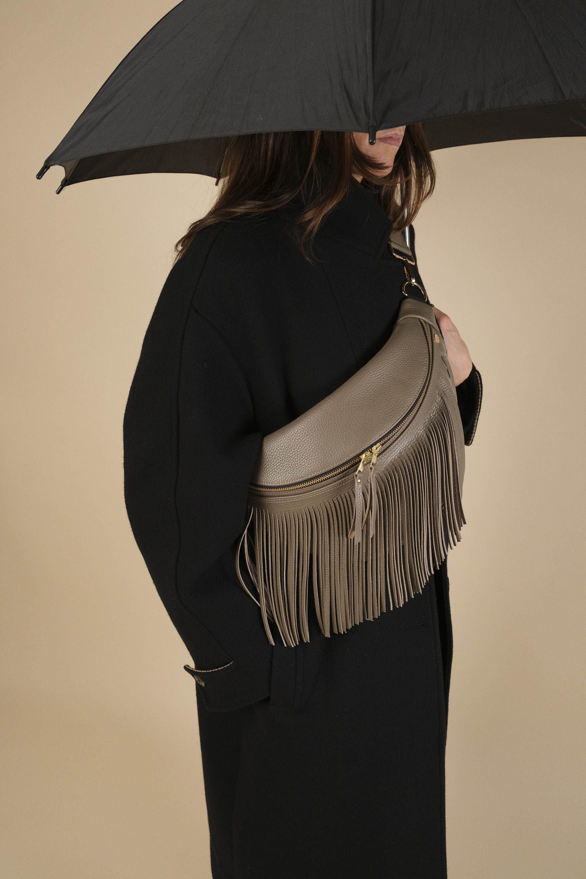 Banane à Frange Cuir Grainé Taupe